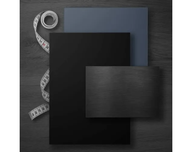 Płyta MDF RAUVISIO tone Deep Black 2461LT, wym. 2800x1300x18.6 mm, obustronnie pokryta lakierowaną folią PP Płyta MDF RAUVISIO tone Deep Black 2461LT, wym. 2800x1300x18.6 mm, obustronnie pokryta lakierowaną folią PP