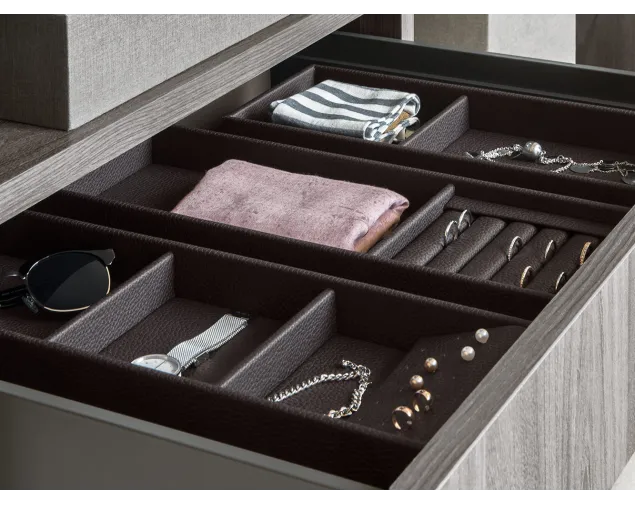 Wielofunkcyjny Organizer z 2 przegrodami, VE80CXLA3216A, Moka Brown, 150x410 mm (Na zamówienie) Wielofunkcyjny Organizer z 2 przegrodami, VE80CXLA3216A, Moka Brown, 150x410 mm (Na zamówienie)
